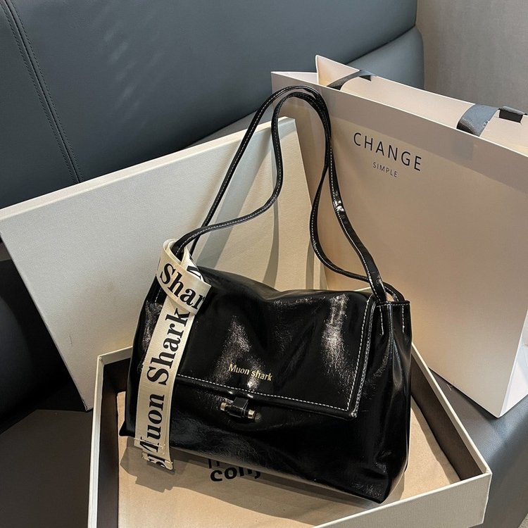 Large bag women's 2024 shoulder bag large capacity fashionable versatile shoulder commuter mobile phone bag