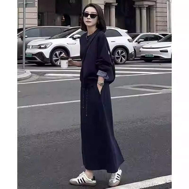 Early autumn wear a complete set of sweatshirts, suits and skirts for women 2024 new popular spring and autumn style loose lazy style two-piece set