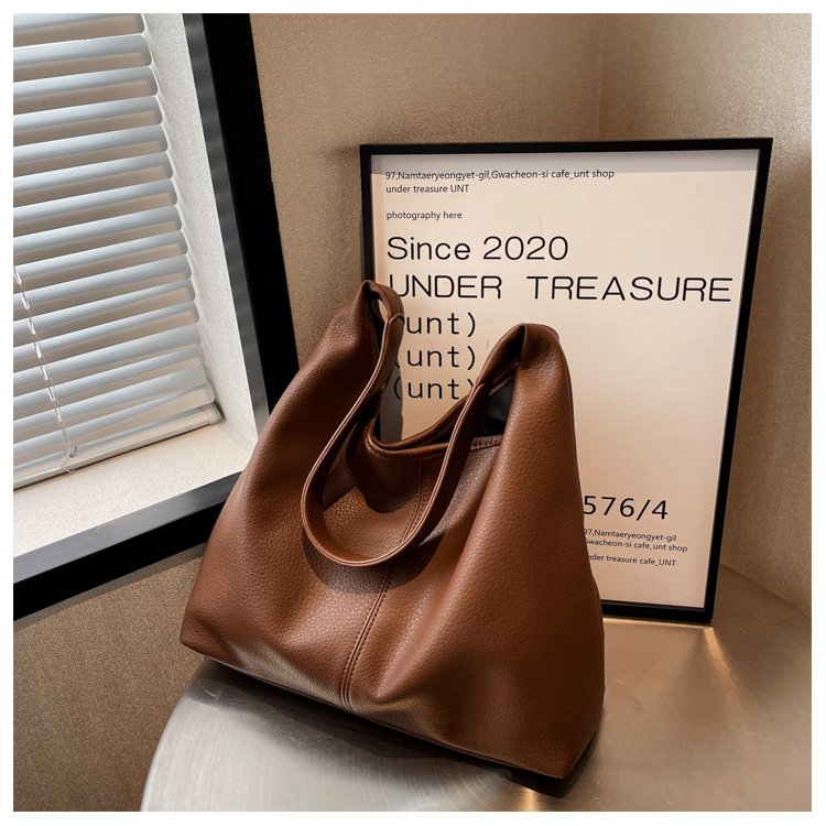 Large-capacity bag for women spring and summer 2024 new fashion shoulder bag high-quality mother-in-law bucket commuting tote bag