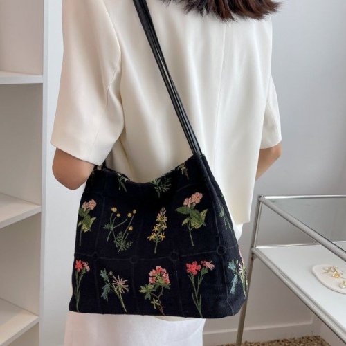 Large-capacity embroidered tote bag for women 2024 spring and summer new niche canvas embroidered shoulder bag commuter bucket bag