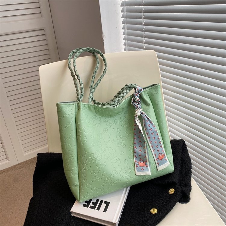 Autumn and winter small fresh commuter tote bag high-end large-capacity large bag female college student class shoulder bag female