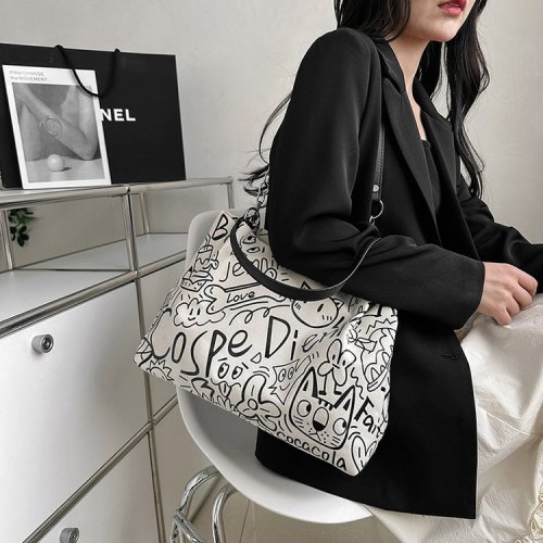 Cute Graffiti Letters Casual Tote Bag Women's Bag 2024 New Trendy Fashion Large Capacity Popular Shoulder Bag
