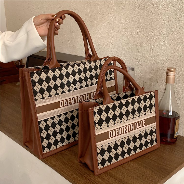 Fashionable retro contrasting diamond handheld tote bag new shoulder armpit bag women's popular large-capacity commuter bag