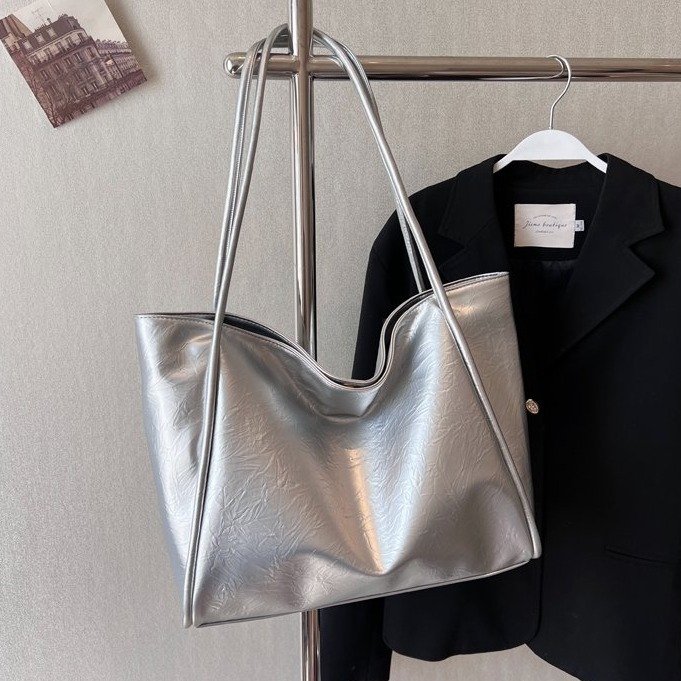Large-capacity bag women's summer versatile 2024 new high-end shoulder bag texture popular class commuting tote bag