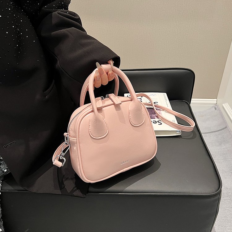 This year's popular bags for women 2024 new high-end texture armpit bag fashionable commuter crossbody small bag handbag