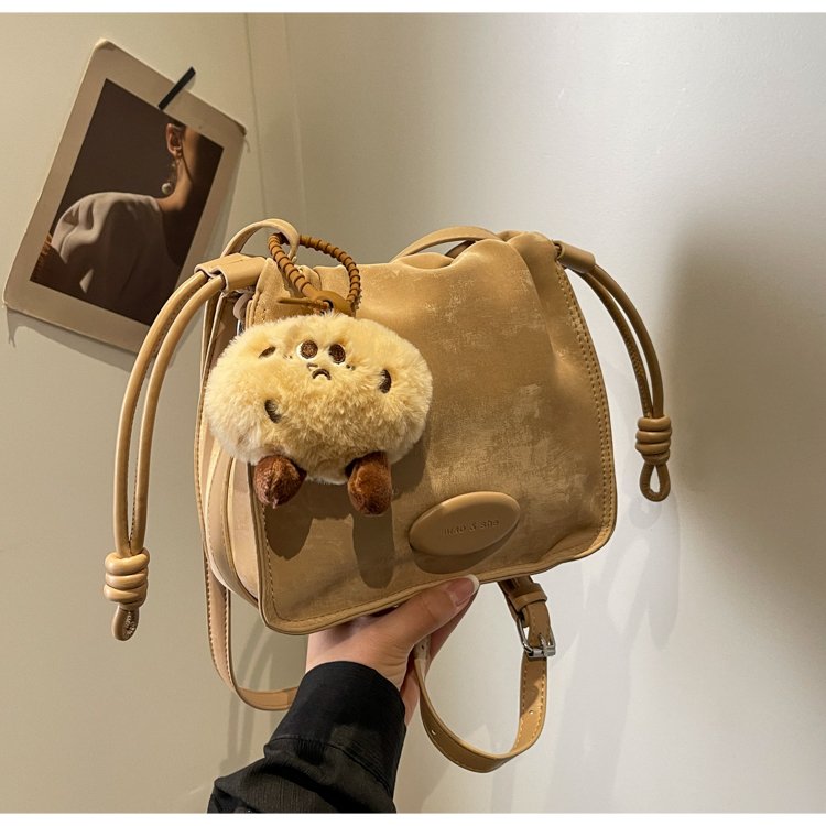 Niche pleated cloud bag for women 2024 new style French style versatile crossbody bag fashion popular commuter bag