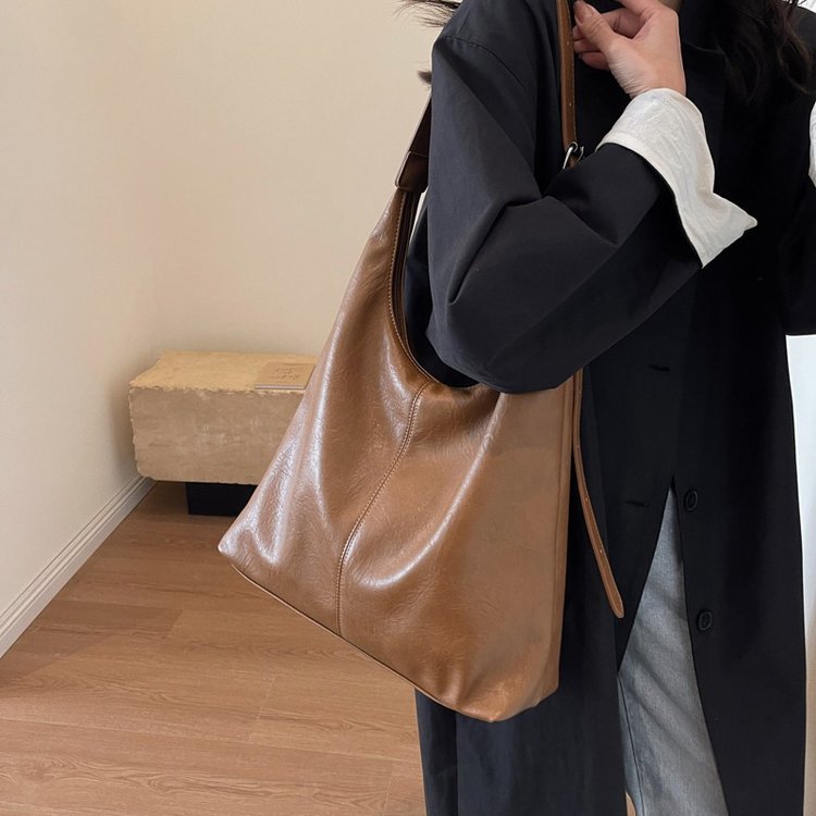 Casual bag for women large capacity 2024 new high-end versatile shoulder crossbody bag commuter soft leather tote bag