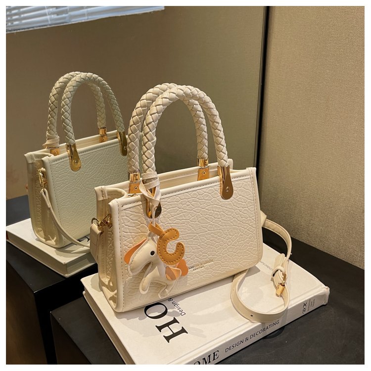 This year's popular small bags for women 2024 new summer versatile simple crossbody bag texture hot style portable bucket bag