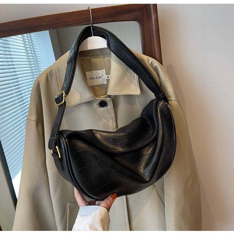 Large-capacity bag for women 2024 new high-end texture niche spring and summer all-match single shoulder messenger bag women's dumpling bag