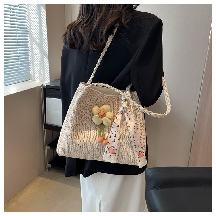 Bags Women's Woven Straw Large Capacity Shoulder Bag 2024 New Summer Beach Shoulder Bag Commuting Tote Backpack
