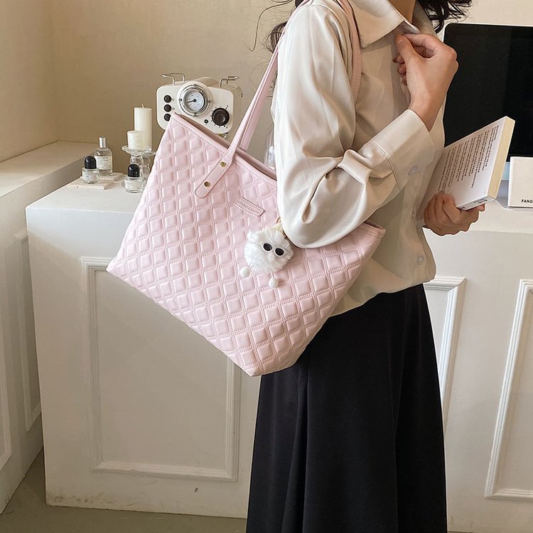 Fashionable women's bag tote bag, simple and lightweight bag, women's class commuting shoulder bag, atmospheric solid color armpit bag