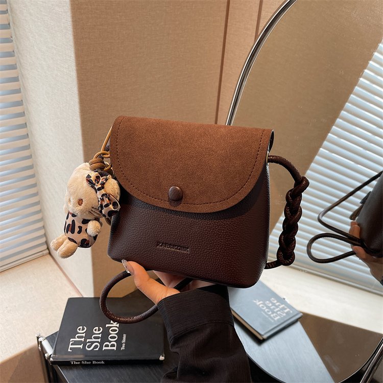 High-end women's bag 2024 new crossbody bag autumn and winter bucket bag retro niche design women's versatile shoulder bag