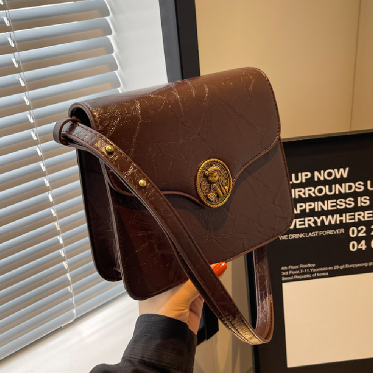 Niche design bag new style women's armpit bag texture retro temperament casual urban simple small square bag