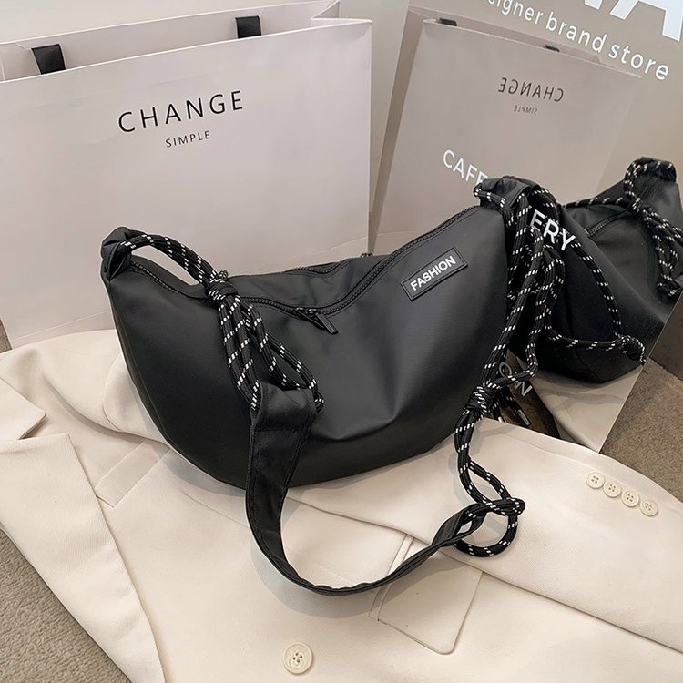 Casual and versatile nylon small bag, new women's bag, popular popular crossbody bag, fashionable one-shoulder dumpling bag