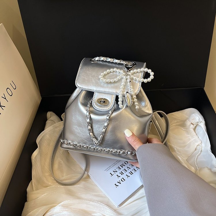 High-end texture chain women's bag 2024 new large-capacity trendy women's bag fashionable simple school bag commuter bag