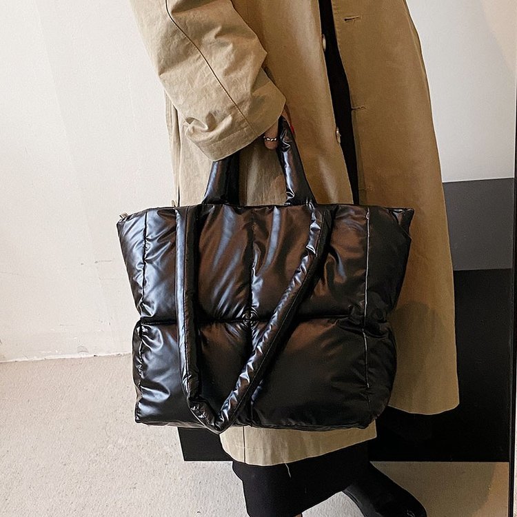 2024 Winter Hot Style Cotton Clothes Tote Bag Women's Lightweight Large Capacity Handbag Versatile Casual Commuting Shoulder Bag