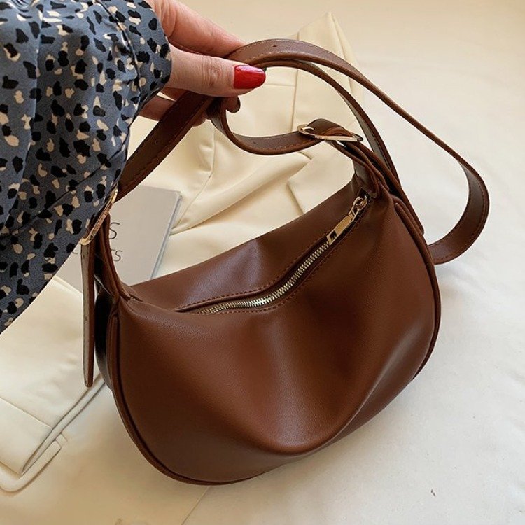 Amy Rabbit women's bag niche design versatile bag women's 2024 new solid color simple texture single shoulder crossbody bag