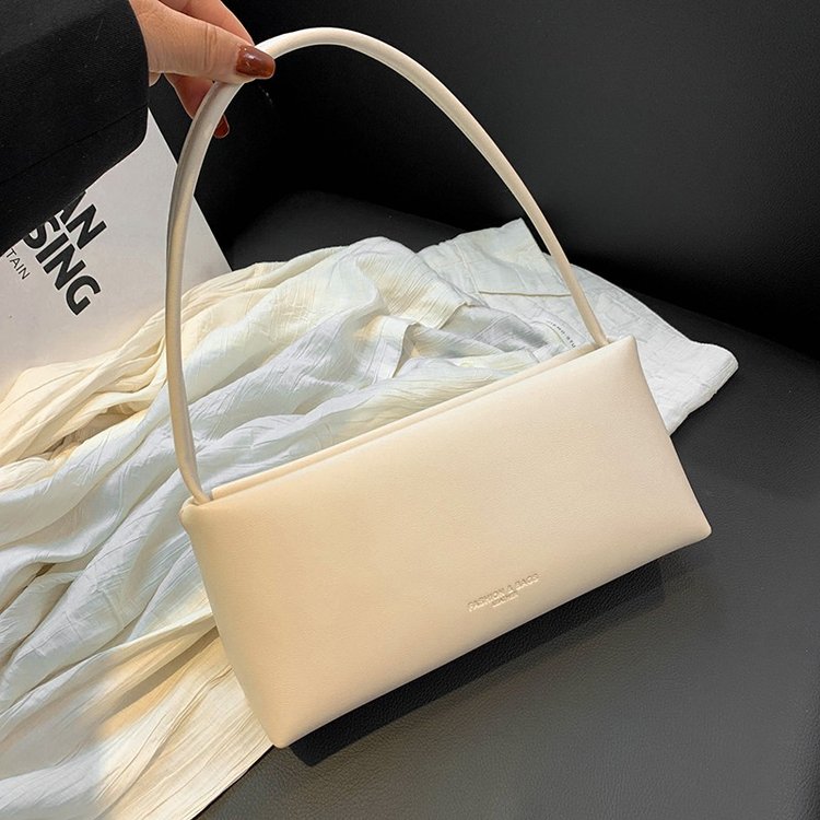 High-end fashionable bags for women this year 2024 new autumn crossbody niche design single shoulder armpit bag baguette bag