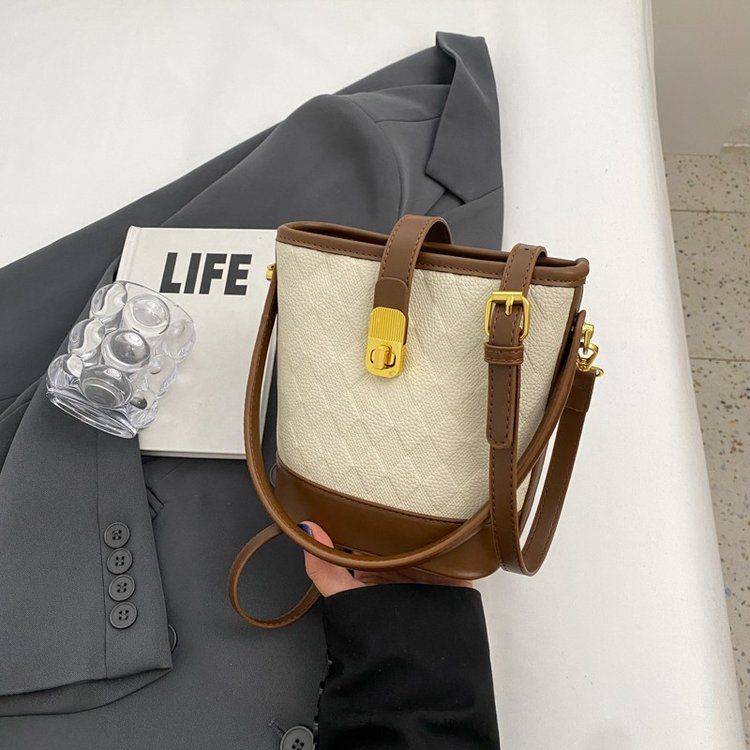 This year's popular small bags for women 2024 new fashion versatile single shoulder crossbody bag texture Korean style portable bucket bag