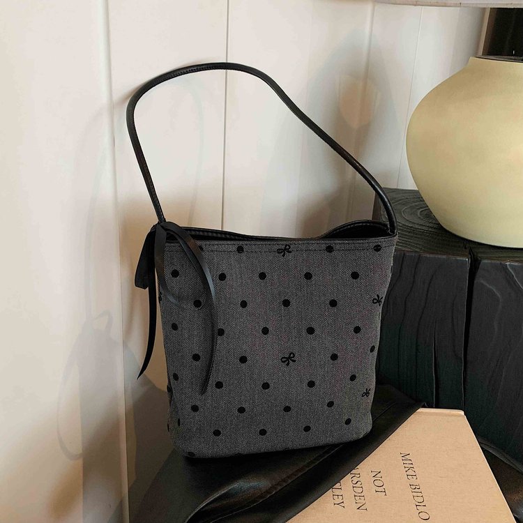 Casual versatile design bag for women 2024 new style single shoulder armpit bag fashionable portable bucket bag