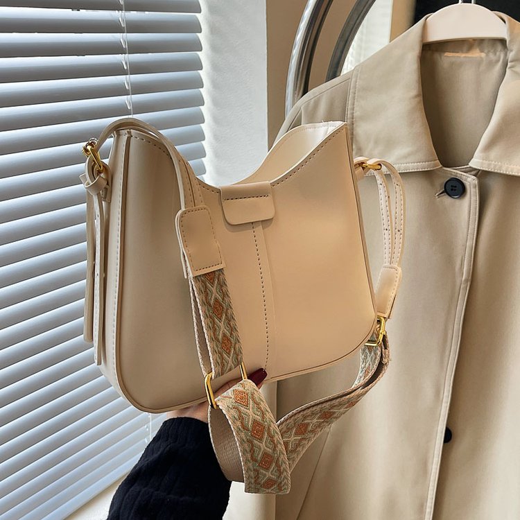Bags Korean fashion texture shoulder bag spring 2024 new fashion niche design wide shoulder crossbody bag for women