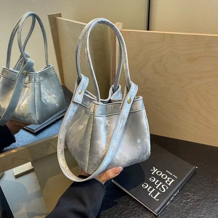 Niche design bags for women 2024 new bags fashion high-end foreign style shoulder bag portable bucket bag