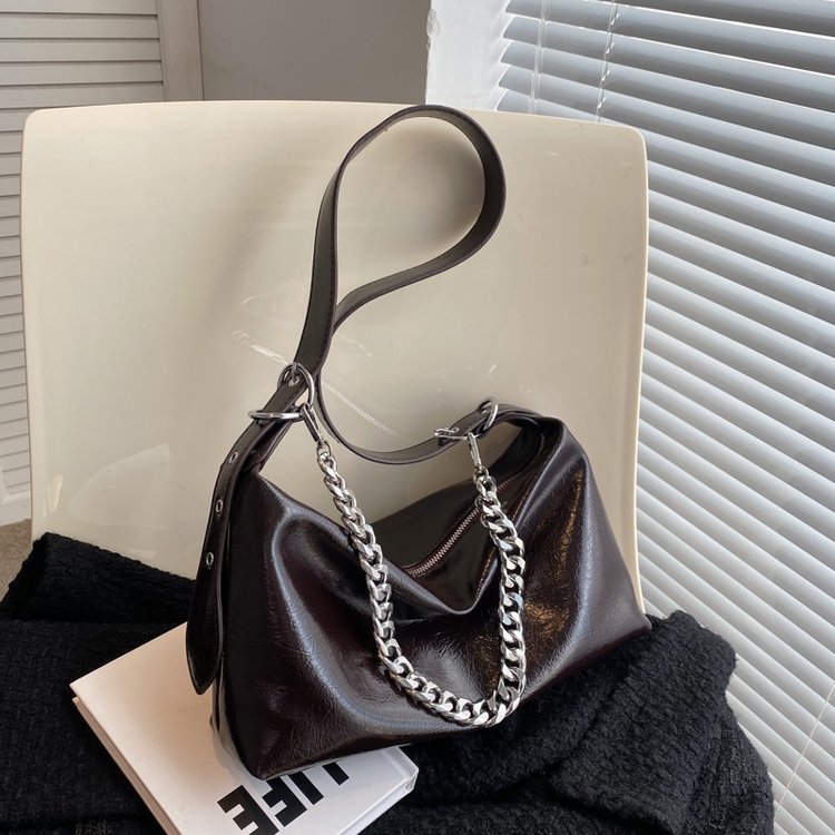 High-end large-capacity bag for women 2024 new fashion autumn and winter oil leather crossbody bag popular chain shoulder bag