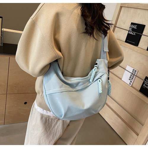 Large-capacity bag women's new shoulder bag casual Korean version solid color crossbody bag trendy student nylon dumpling bag