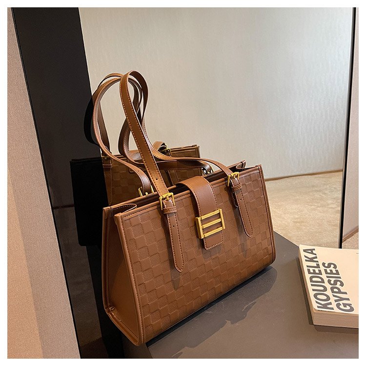 Large-capacity bag women's bag 2024 new style this year's popular high-end shoulder bag fashion versatile texture tote bag