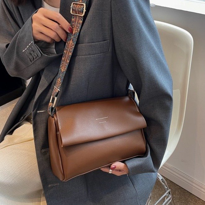 Autumn and winter retro bags for women new high-end texture shoulder bag simple and versatile wide shoulder strap crossbody small square bag