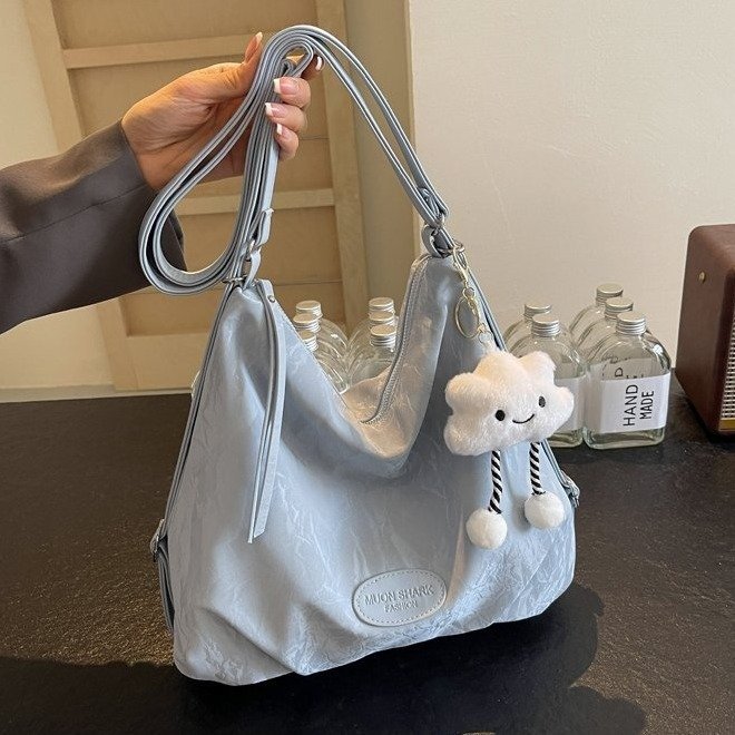 This year's popular super popular niche bag women's 2024 new summer versatile crossbody bag shoulder armpit bag tote bag