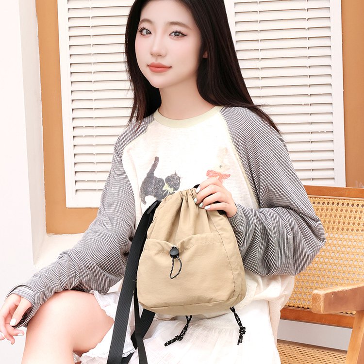 Korean style casual literary bucket bag ins fashion drawstring drawstring shoulder bag lightweight and versatile commuter crossbody bag