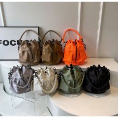 Super cool personalized nylon water-repellent bucket bag, large capacity casual travel bag, fashionable one-shoulder cross-body drawstring hand-held bag