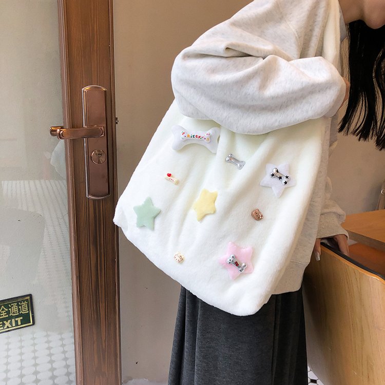 Cute warm autumn and winter plush armpit bag star 2023 new large capacity soft girl single shoulder remedial bag ins trend