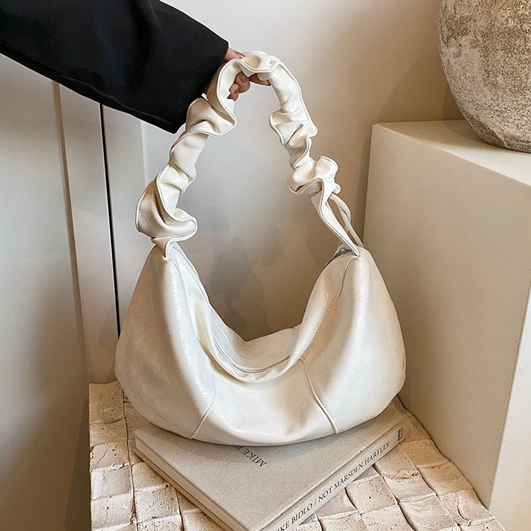 High-end textured bag for women, large capacity, new casual shoulder crossbody bag, niche design, commuter dumpling bag