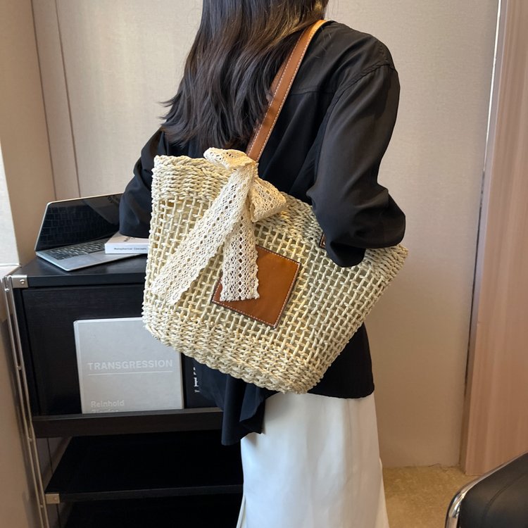 Woven bag women's 2024 spring and summer new straw bag holiday large capacity shoulder bag seaside beach versatile tote bag