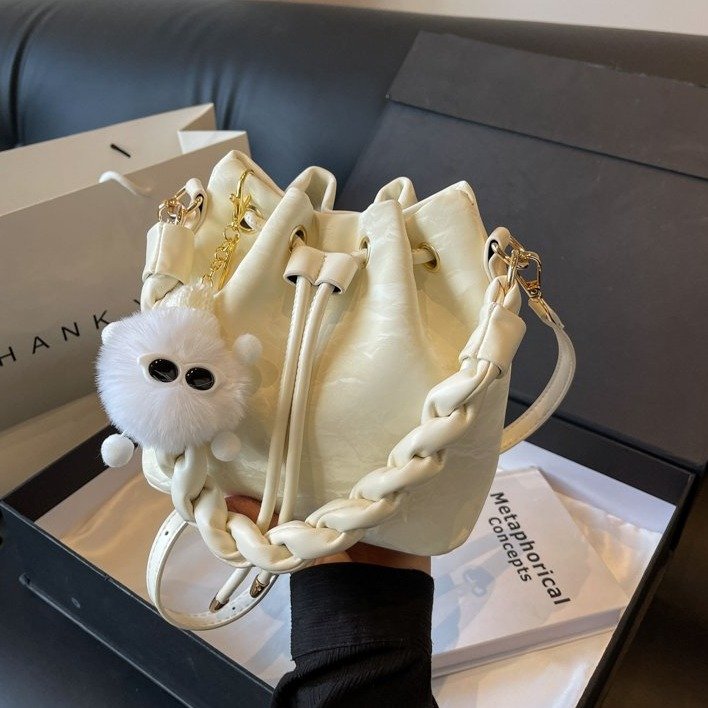 Bags: Korean high-end, versatile bucket bag, niche design, hot trend, single shoulder crossbody bag, women's handbag