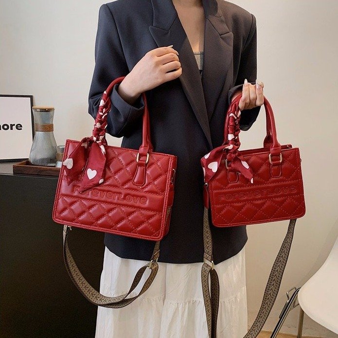 Wedding bag large capacity bag women can usually use red envelope handbag red wedding special women's bag bridal bag