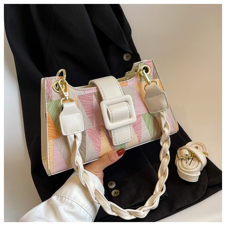 High-end small bag for women, new summer niche design, shoulder armpit bag, versatile baguette crossbody bag