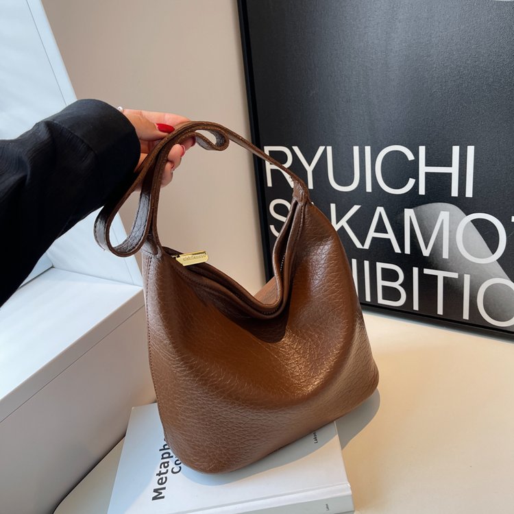 This year's popular bags for women large capacity 2024 new simple and versatile single shoulder crossbody bag texture popular bucket bag