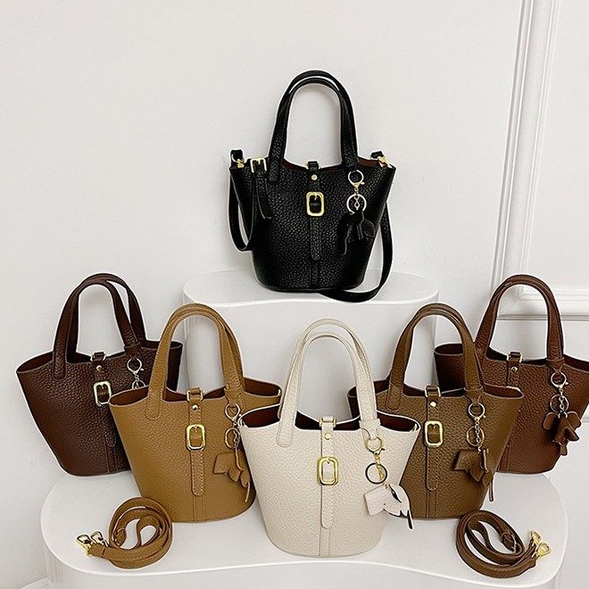 This year's popular bucket bag for women 2024 new autumn and winter retro versatile crossbody bag high-end women's handbag