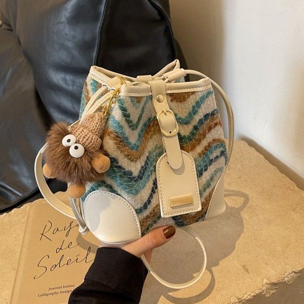2024 new autumn and winter bags Korean style high-end versatile bucket bag retro niche design single shoulder crossbody bag for women