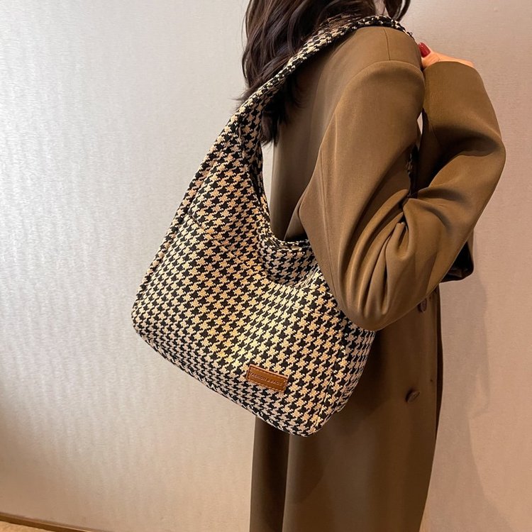 Large-capacity bag women's bag 2024 new fashion spring and summer shoulder bag bag houndstooth texture commuter tote bag