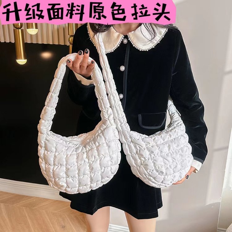 Korean niche bubble bag, cloud bag, versatile pleated armpit bag, down cotton bag, shoulder handbag, carrying bag when going out