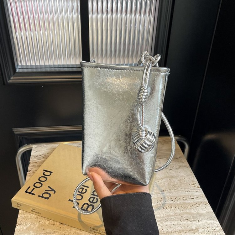 Silver bag women's 2024 new fashion popular high-end shoulder bag crossbody mobile phone bag summer bucket bag