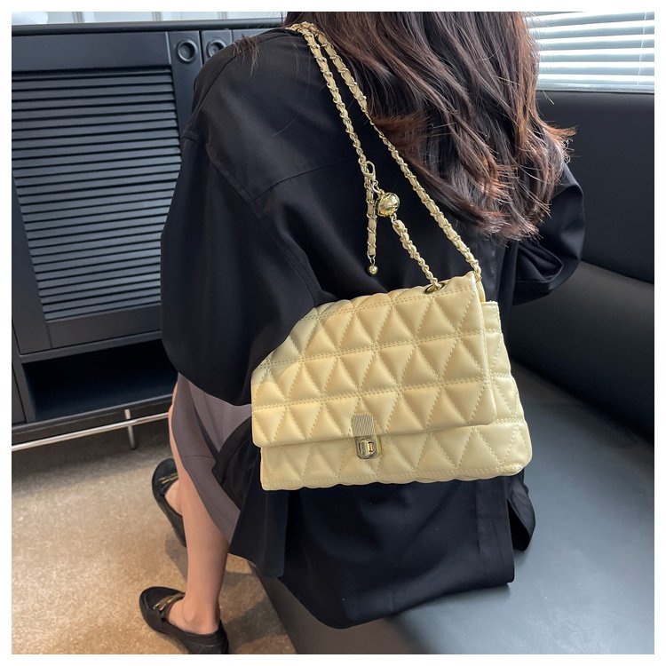 Large-capacity bag for women, versatile 2024 new style, this year's popular rhombus chain bag, popular women's shoulder crossbody bag