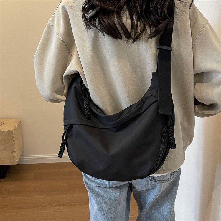 This year's popular Oxford cloth bag crossbody bag for women 2024 new casual single shoulder student class commuting dumpling bag