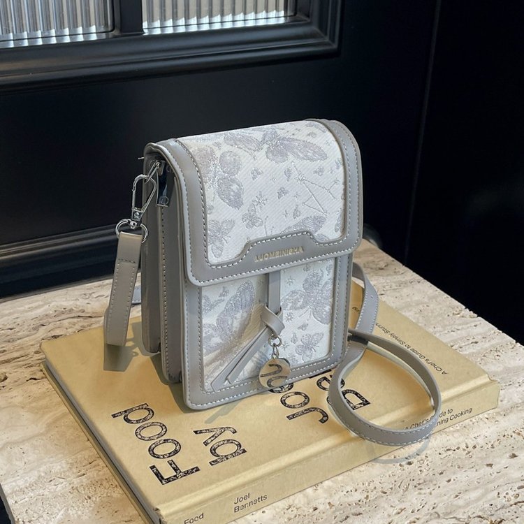 Niche design embroidered small square bag, new women's bag, fashionable and personalized one-shoulder crossbody bag, versatile popular small square bag