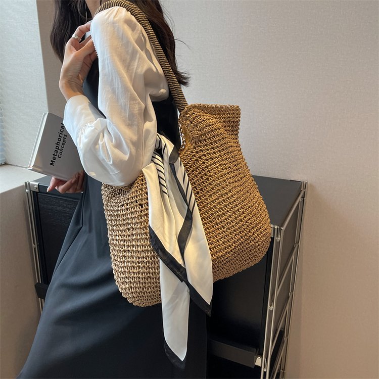 Casual woven bag for women 2024 new large capacity single shoulder portable handmade straw bag seaside vacation beach bag trendy