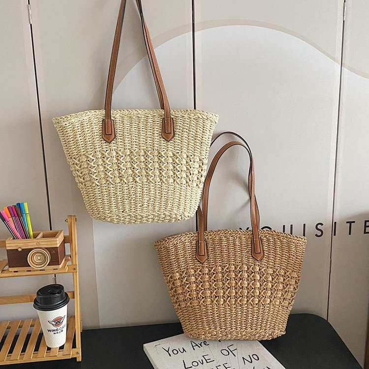 Woven straw bag women's large capacity 2024 new versatile shoulder bag French commuter vacation seaside beach bag